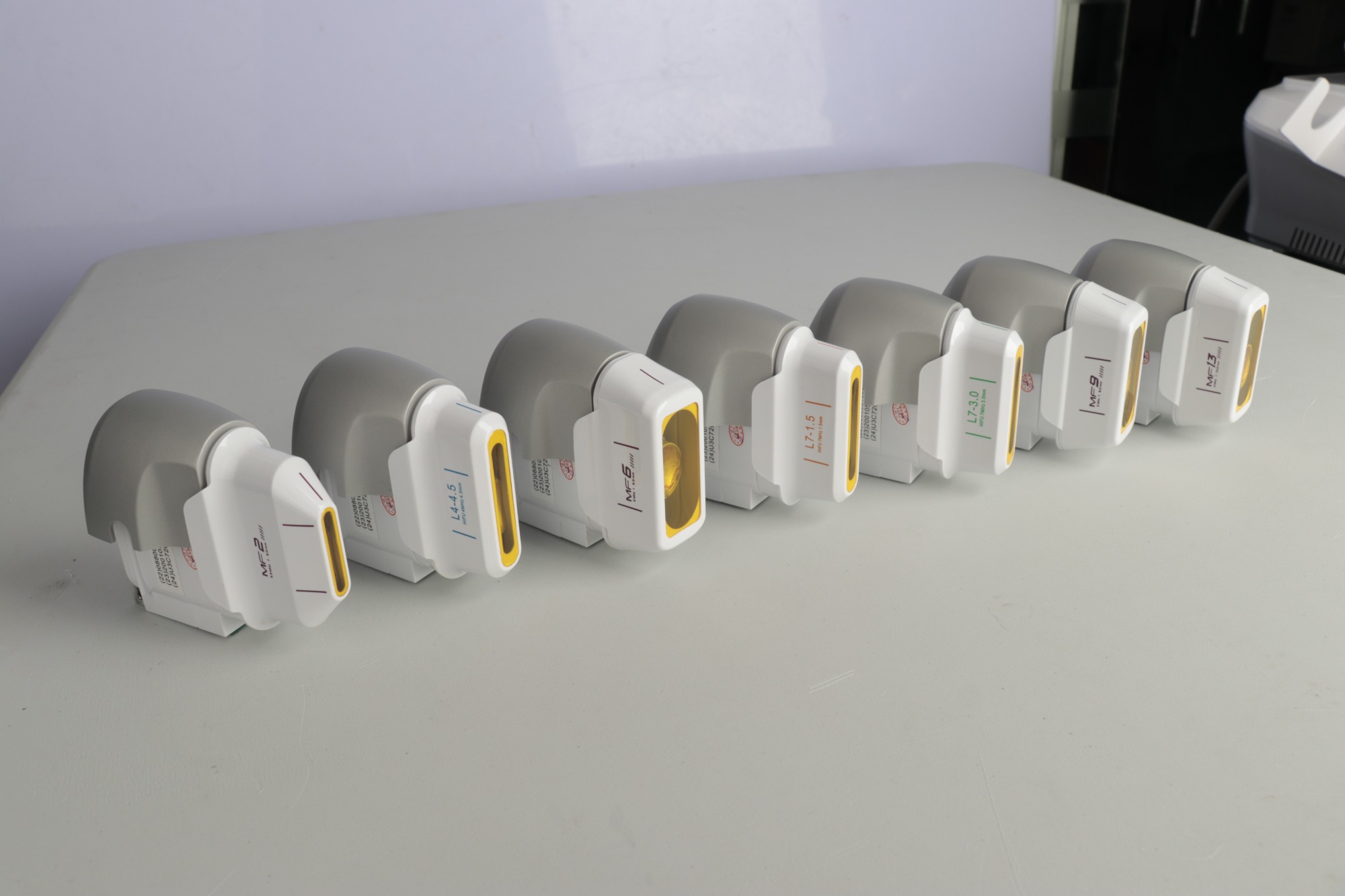 Appareil de raffermissement de la peau 2024, machine de lifting facial HIFU et de rajeunissement de la peau RF 2 en 1 Flx