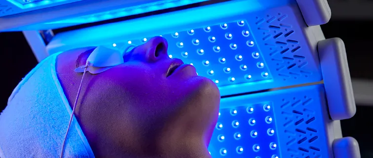 Appareil professionnel de luminothérapie LED 7 couleurs pour les soins de beauté et le rajeunissement de la peau